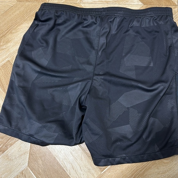 Official Nike Chelsea Football Club grey alternate shorts men’s large - Picture 2 of 4